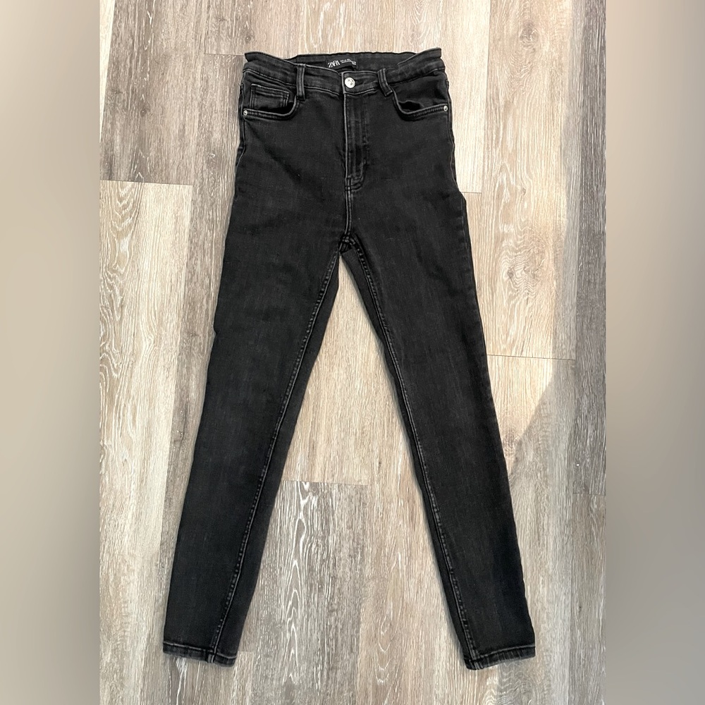 ZARA HIGH WAISTED JEANS